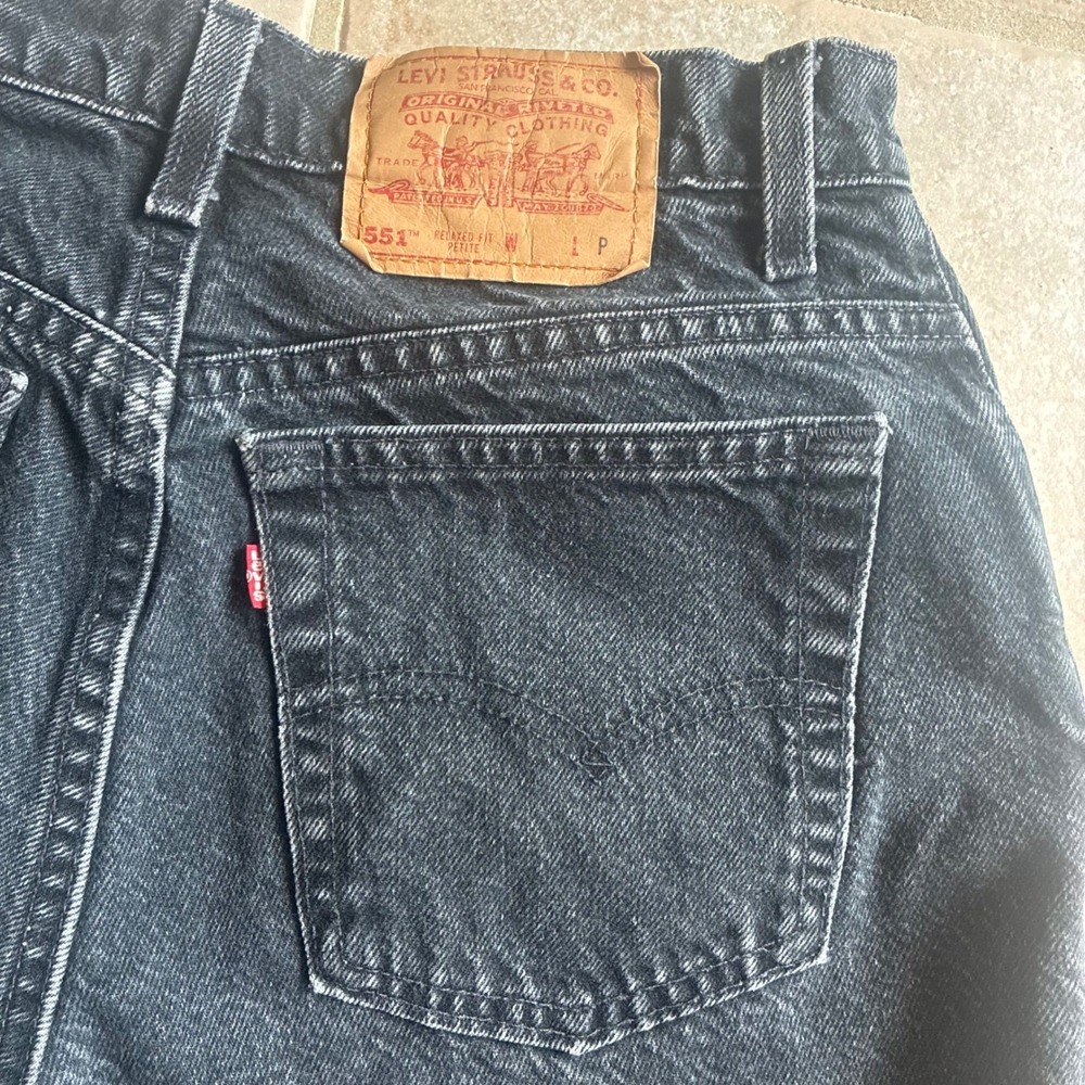Vintage 90s USA Levis 551 Relaxed Fit Tapered Leg Jeans Womens 12 Petite Black